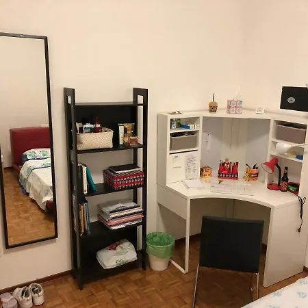 Affittacamere CAMERA LETTO MATRIMONIALE AFFITTO TRANSITORIO in porzione di appartamento condiviso con altre persone Bagni condivisi