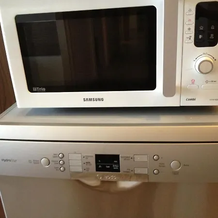 Affittacamere CAMERA LETTO MATRIMONIALE AFFITTO TRANSITORIO in porzione di appartamento condiviso con altre persone Bagni condivisi Cesena